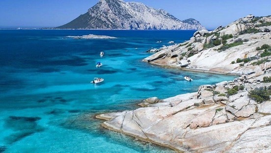 Escursione giornaliera in gommone nell'Area Marina Protetta di Tavolara
